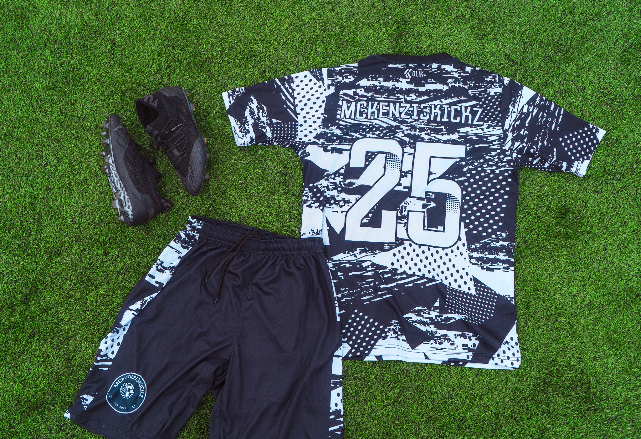 Mckenzi3kickz Third Football Kit
